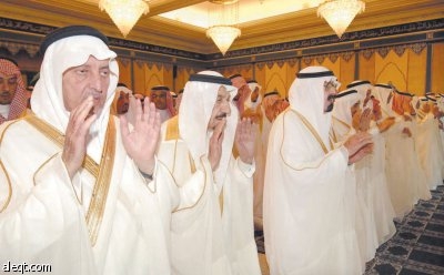 الملك يستقبل المهنئين بعيد الفطر في مكة ويصل جدة