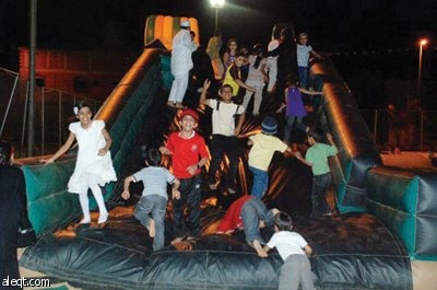احتفالات العيد تتواصل تفاعلا  مع اليوم الوطني
