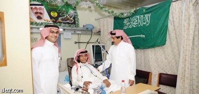 مستشفى الملك خالد الجامعي يعايد المرضى