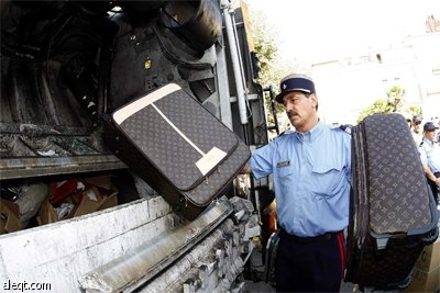 الجمارك الفرنسية دمرت أكثر من 28,000 سلعة مقلدة ضبطت خلال فترة الصيف.