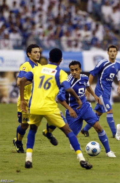 كاد فريق النصر لكرة القدم يعكر فرحة غريمه الهلال وجماهيره بـ "لقب نادي القرن الآسيوي"، عندما تعادلا بهدفين لمثلهما، أمس على ستاد