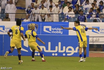 كاد فريق النصر لكرة القدم يعكر فرحة غريمه الهلال وجماهيره بـ "لقب نادي القرن الآسيوي"، عندما تعادلا بهدفين لمثلهما، أمس على ستاد
