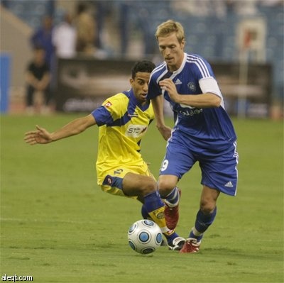 كاد فريق النصر لكرة القدم يعكر فرحة غريمه الهلال وجماهيره بـ "لقب نادي القرن الآسيوي"، عندما تعادلا بهدفين لمثلهما، أمس على ستاد