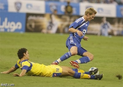 كاد فريق النصر لكرة القدم يعكر فرحة غريمه الهلال وجماهيره بـ "لقب نادي القرن الآسيوي"، عندما تعادلا بهدفين لمثلهما، أمس على ستاد