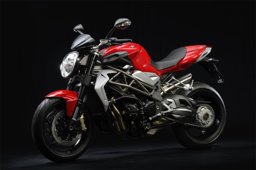 الدراجة النارية Brutale 990R 2010   من صنع وتقديم شركة اجوستا الايطالية المتخصصة في صناعة السيارات.
