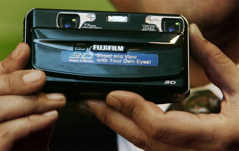 شركة فوجيفيلم تطلق الكاميرا Fuji FinePix Real 3D WI camera بسعر يصل 833 دولارا أمريكي في حفل أقيم في نيودلهي.