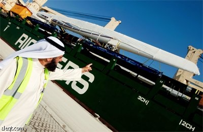يخت فريق ألينغي السويسري الذي سينافس فريق أوراكل الأمريكي ضمن إطار الدورة 33 لكأس أمريكا لسباقات اليُـخوت 2010 في إمارة رأس الخي