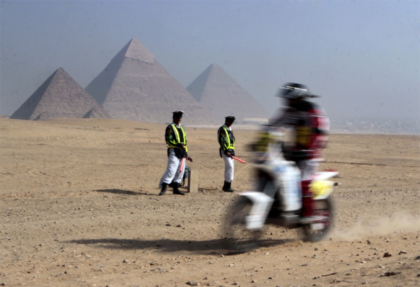 تم إلغاء الفصل بين سباقي الهواة والمحترفين في رالي فرعون مصر الـ25 ودمج المتسابقين في سباق واحد حيث سينضم الهواة إلى المحترفين و