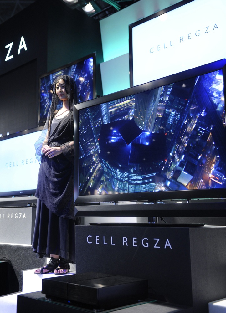 شركة توشيبا تكشف النقاب عن الجهاز التلفزيوني Cell Regza  الذي يتمتع بحجم 55 بوصة (LCD)  وبقرص صلب يبلغ 3 تيرابايت منها 2تيرابايت