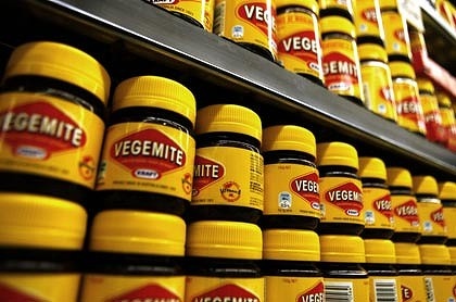 شركة كرافت العالمية للمواد الغذائية تغير اسم منتجها من  iSnack2 إلى Vegemite بناءا على رغبة الاستراليين والنيوزيلنديين.