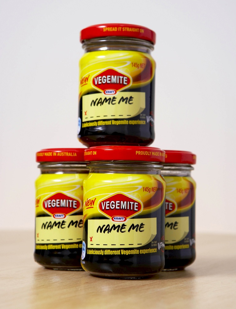 شركة كرافت العالمية للمواد الغذائية تغير اسم منتجها من  iSnack2 إلى Vegemite بناءا على رغبة الاستراليين والنيوزيلنديين.