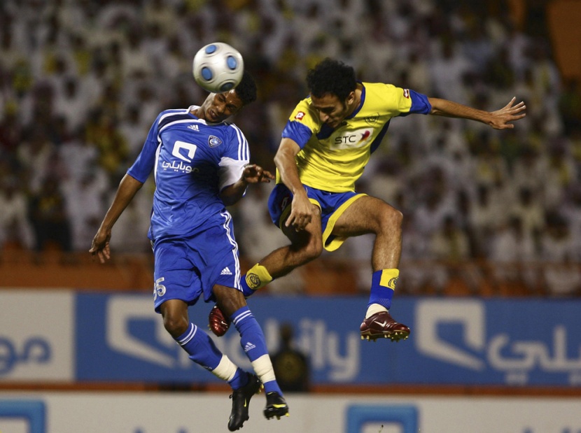 انفرد فريق الهلال الأولمبي لكرة القدم بصدارة ترتيب المجموعة الأولى بـ ''12 نقطة'' من كأس الأمير فيصل بن فهد بعد فوزه على غريمه ا