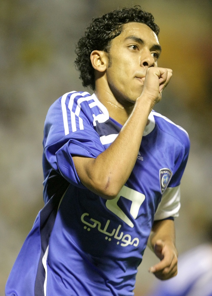 انفرد فريق الهلال الأولمبي لكرة القدم بصدارة ترتيب المجموعة الأولى بـ ''12 نقطة'' من كأس الأمير فيصل بن فهد بعد فوزه على غريمه ا