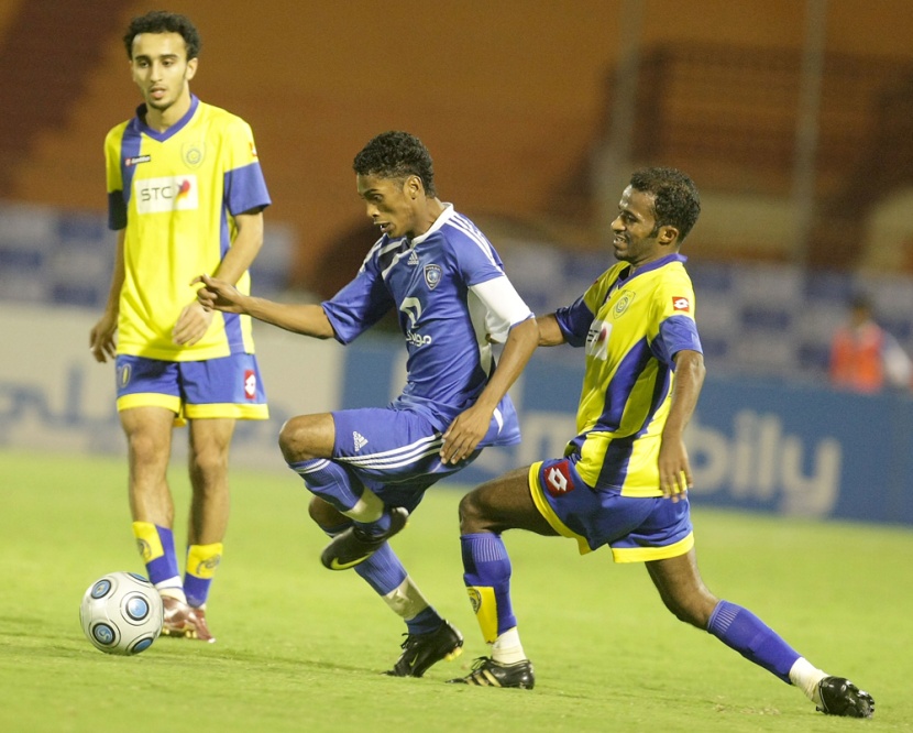 انفرد فريق الهلال الأولمبي لكرة القدم بصدارة ترتيب المجموعة الأولى بـ ''12 نقطة'' من كأس الأمير فيصل بن فهد بعد فوزه على غريمه ا