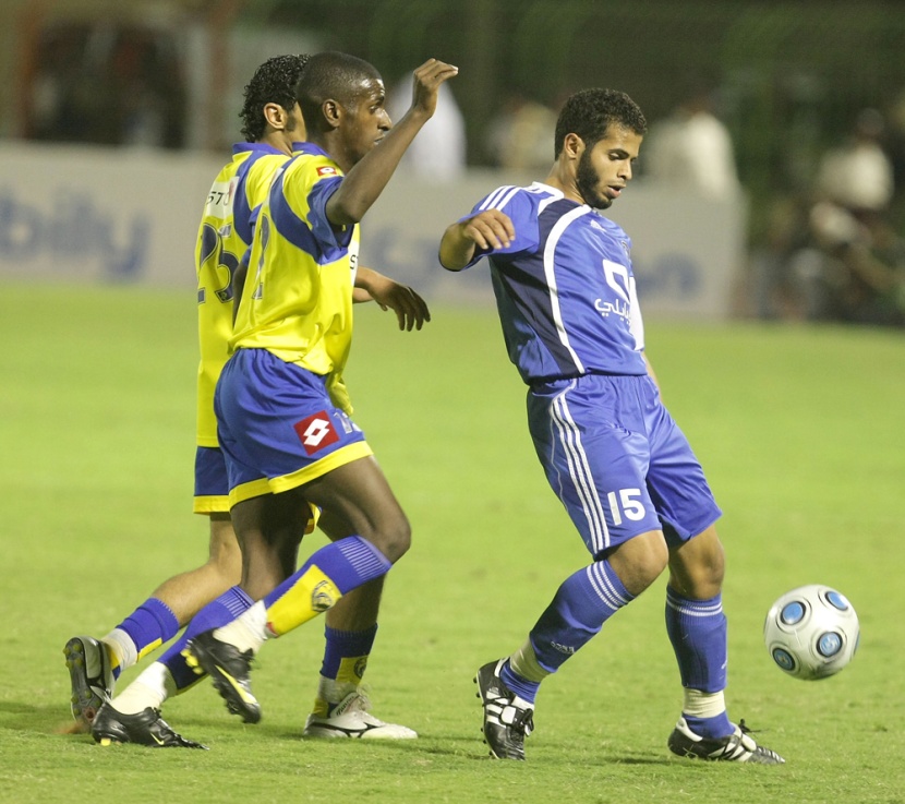 انفرد فريق الهلال الأولمبي لكرة القدم بصدارة ترتيب المجموعة الأولى بـ ''12 نقطة'' من كأس الأمير فيصل بن فهد بعد فوزه على غريمه ا