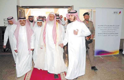 مفتي المملكة يفتتح جامع التوحيد في مجمّع «الاتصالات السعودية»