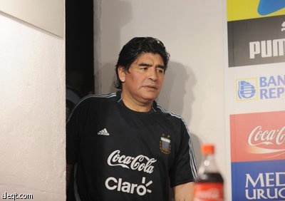 مونديال 2010: الاتحاد الدولي سيتخذ إجراء تأديبيا بحق مارادونا والأخير لن يعتذر