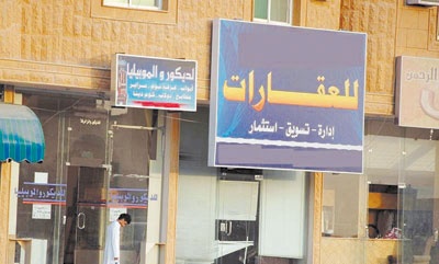 اللوحات الإعلانية.. تشويه للشوارع حسب النظام