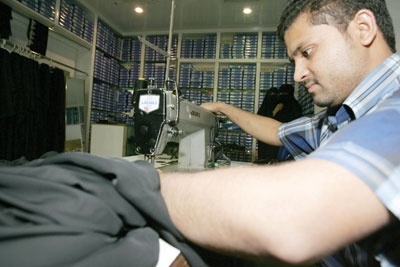 محال الخياطة النسائية تعِّوض خسائر رمضان برفع الأسعار