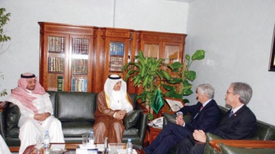 العيبان يناقش تسهيل حصول السعوديين على التأشيرات الكندية