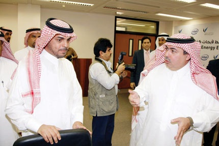 «العلوم والتقنية» و «إنتل» تطلقان مركز الشرق الأوسط لأبحاث كفاءة الطاقة