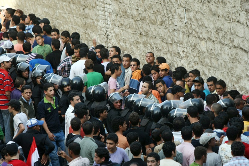 إصابة 3 لاعبين أثر تعرض حافلة المنتخب الجزائري للرشق بالحجارة  في مطار القاهرة