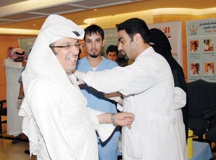 «الأبحاث والتسويق» تطعم منسوبيها بلقاح H1N1