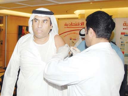 «الأبحاث والتسويق» تطعم منسوبيها بلقاح H1N1