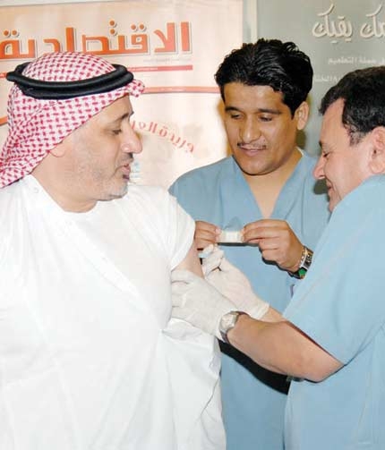 «الأبحاث والتسويق» تطعم منسوبيها بلقاح H1N1