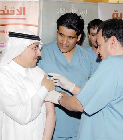 «الأبحاث والتسويق» تطعم منسوبيها بلقاح H1N1