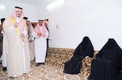 أمير عسير يعزي في الشهيدين أحمد وسعيد العمري