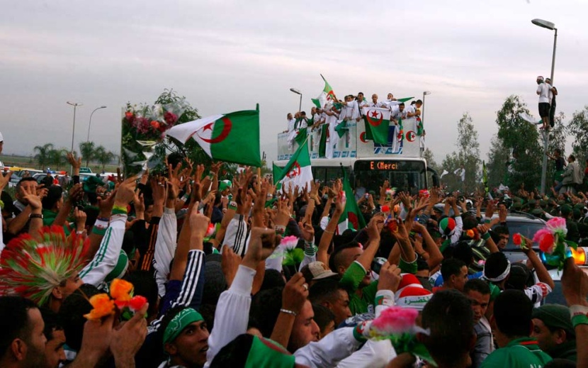 الرئيس بوتفليقة يستقبل المنتخب الجزائري