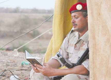 القوات السعودية تعزز وحداتها بـ «بيرانا وبرادلي»