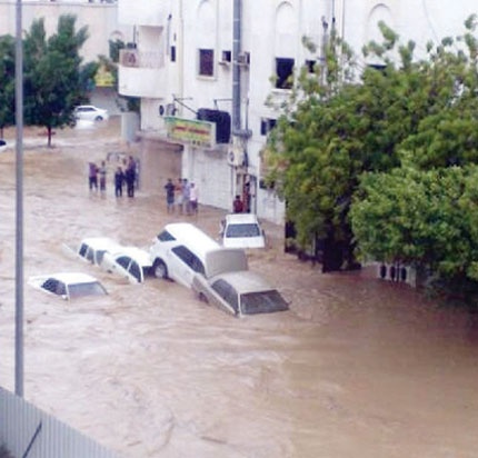 الأمطار تبعثر ترتيبات المصطافين