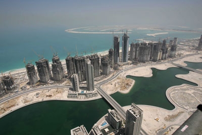 ملف إخباري .. أزمة ديون دبي تهدد مصداقية بنوك الامارات