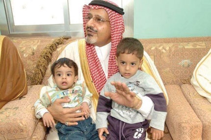 نائب أمير الباحة يعزي أسرة الشهيد أحمد الزهراني