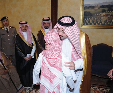 الأمير فيصل بن خالد نقل تعازي القيادة لأسرهم أمس