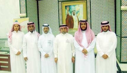طلاب كلية الطب في جامعة الملك سعود يعايدون مرضى مستشفى الملك خالد للعيون