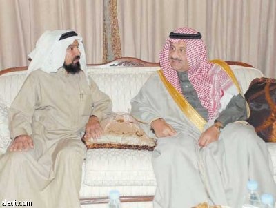 خالد بن سلطان يعزي أسرتي الشهيدين العويد والمطلق