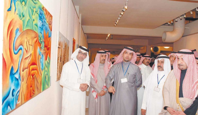 «سدير التشكيلية» تقدم تقنيات لونية متميزة
