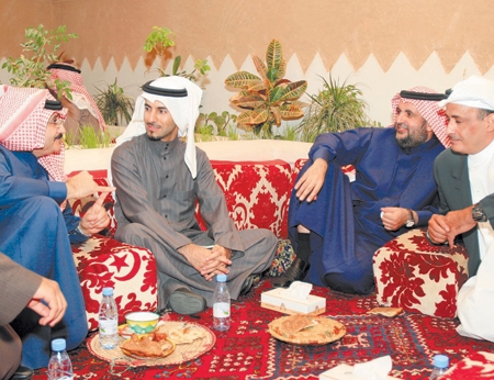 الإعلاميون يتبادلون الأفكار ويجدّدون علاقاتهم في اللقاء السنوي الخامس