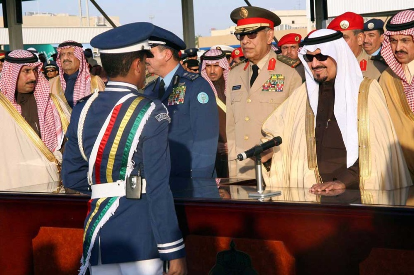 ولي العهد يشرف حفل تخريج الدورة 77 من طلبة كلية الملك فيصل الجوية
