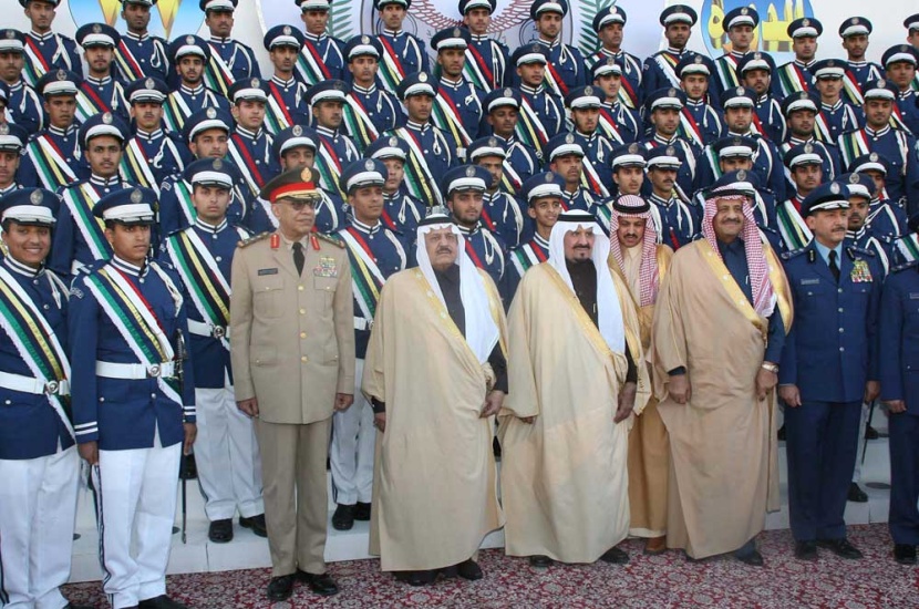 ولي العهد يشرف حفل تخريج الدورة 77 من طلبة كلية الملك فيصل الجوية