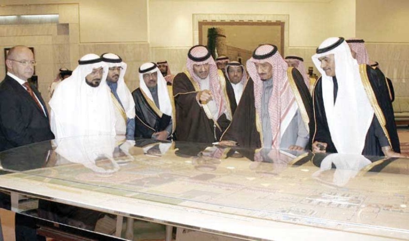 الأمير سلمان يطلع على مشروع تطوير مطار الملك خالد الدولي وتوسعته