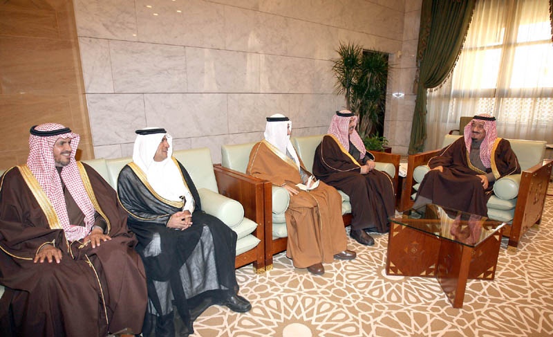 أمير الرياض يستقبل رؤساء بلديات منطقة الرياض