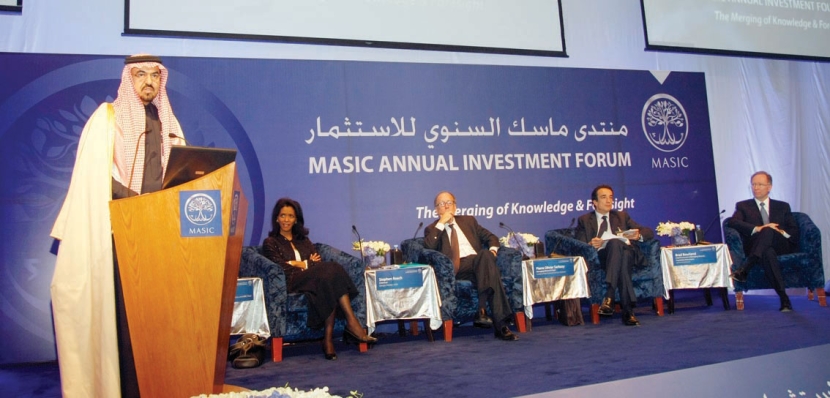 خبراء دوليون: البنوك السعودية «مخازن» لرأس المال