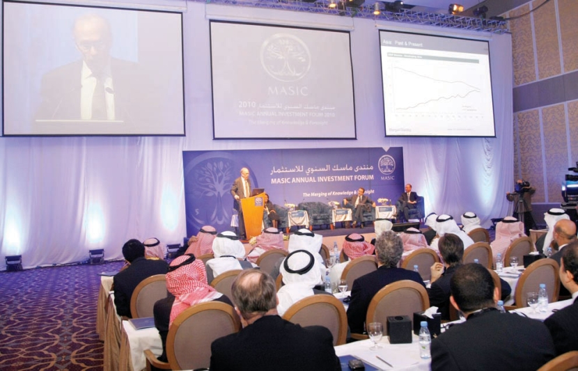 خبراء دوليون: البنوك السعودية «مخازن» لرأس المال