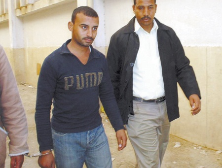 مصر: أحد المتهمين بأحداث نجع حمادي يعترف على زميليه بقتل 6 أقباط