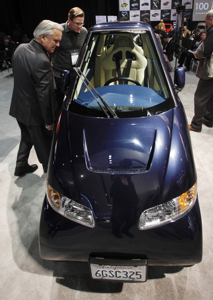 السيارة الكهربائية (تانجو - Tango electric car ) تظهر في معرض أمريكا الشمالية الدولي للسيارات في ديترويت.