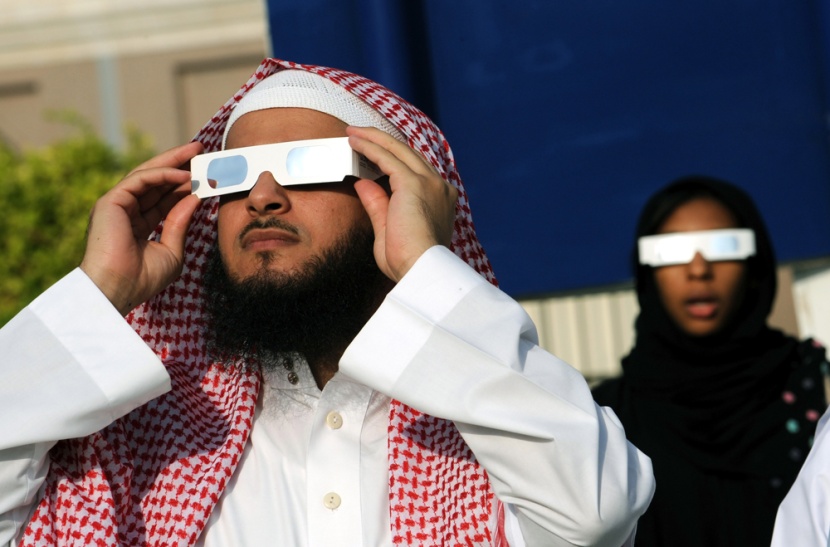 العالم يشهد كسوفا حلقيا للشمس هو الأطول في هذه الألفية